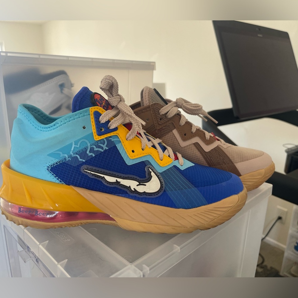 Nike LeBron 18 Low: Wile E. vs Roadrunner Space Jam - Size 6Y
